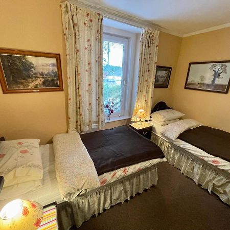 Apsley Villa Guest House. 시런세스터 외부 사진